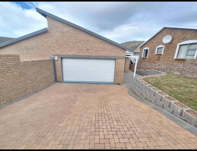 3 BEDROOM TOWNHOUSE FOR SALE IN ISLAND VIEW